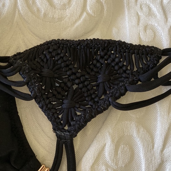 Victoria’s Secret black bikini - Picture 8 of 9